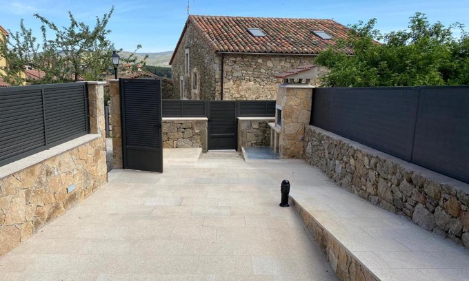Navarredonda de Gredos Apartment | MIRASIERRA