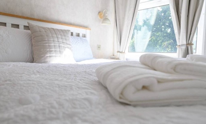 Robert Town House | Mirfield Retreat Cosy 2B in Peaceful Surroundings