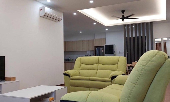 Miri Apartment | Miri Sunsky Condo Homestay 3 Rooms & 6 Guest
