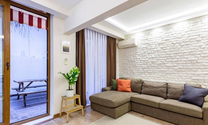 Nisantasi Apartment | Missafir Excellent Flat with Backyard in Nisantasi
