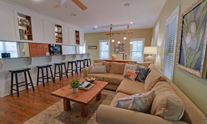 Seacrest Cottage | Mississippi Magnolia: Coastal 3 bed Cottage walking distance to the beach