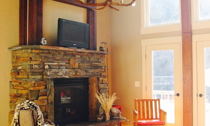 Cascade House | Missouri Riverfront Bungalow Near Craig MT.