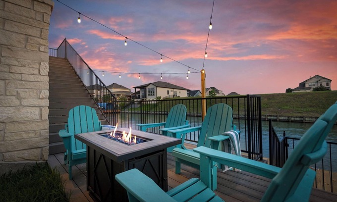 French Quarter House | Mist & Bloom' Lakefront Retreat-Gameroom, SUP's