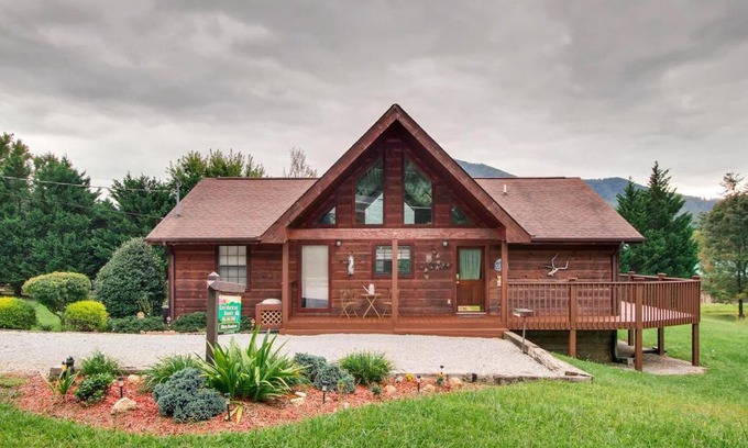 Wears Valley House | Misty Meadows Cabin