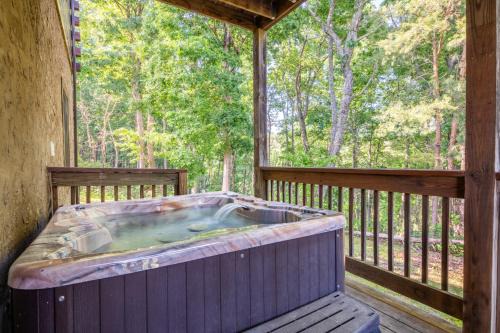 Gatlinburg - Pigeon Forge House | Misty Mountain Treehouse By Avada Properties