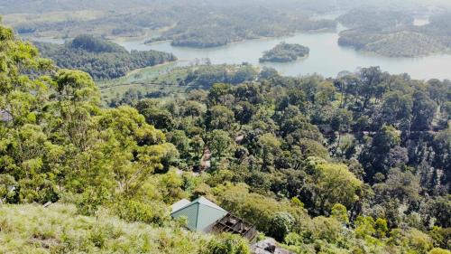 Udumbanchola Bed & Breakfast | Misty Munnar Cliff Heaven