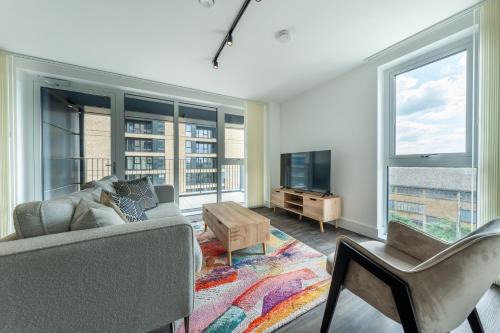 College Park and Old Oak Apartment | Mitre Matisse by Artsy
