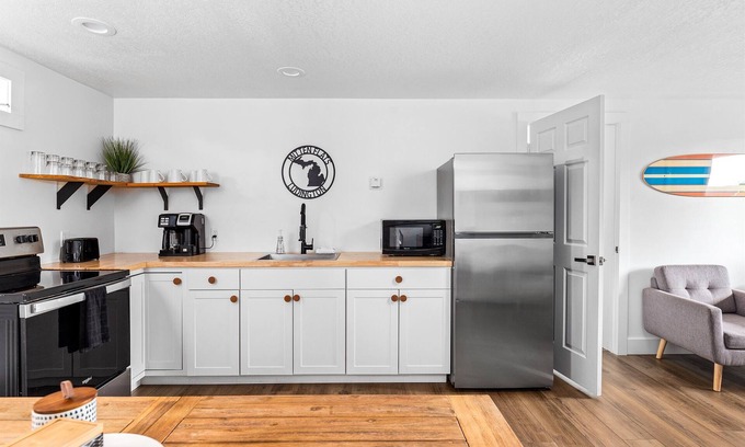 Ludington Apartment | Mitten Flats #5 - 1 Block to the beach!