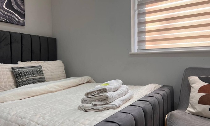 Walpole Apartment | MJ Serviced apartment - West London 55 - Next to Tube Station