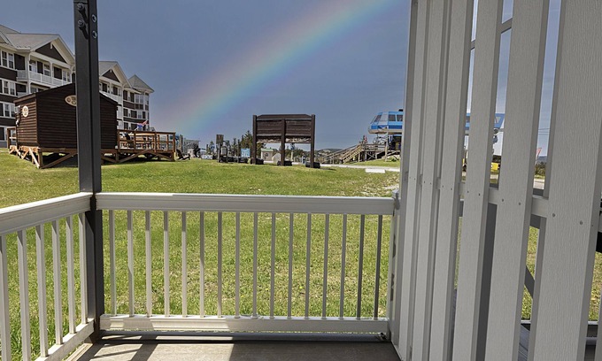 Snowshoe Condo | ML 122: Bike-In/Bike-Out 1BR steps from Ballhooter lift!