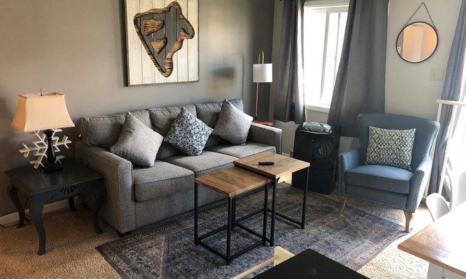 Snowshoe Condo | ML159- First Floor, Ski In/Out, Sleeps 6, Pvt Parking, Summer A/C, Near Village