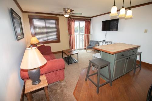 Snowshoe Apartment | ML217 Whimsical Retreat Close to Village & Lifts EZ Parking