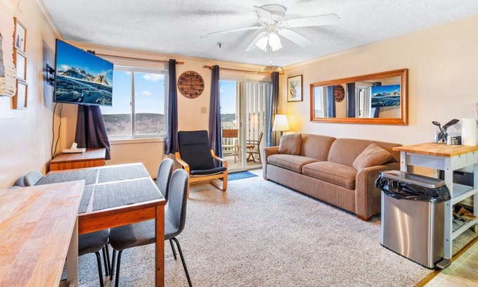 Snowshoe Apartment | ML258 Slope Side Getaway with Deck