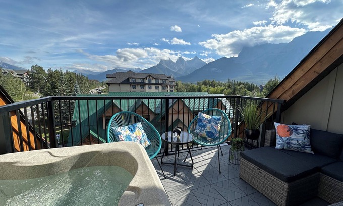 Canmore House | ML4-RoofTopPrvtHotTub/Luxe/View/3BR/3.5BT/Sleep8