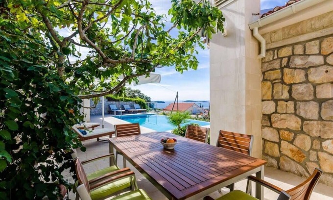 Zavrelje Villa | Mlini's Creative Villa overlooking the Sea