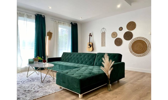 Tourcoing Apartment | MMGreenhouse - Bohemian - Netflix - Terrace