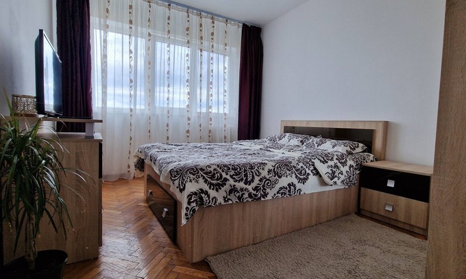 Ploiesti Apartment | MMT SweetHome1 with 2 Bedrooms and 1 Living room