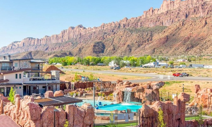Moab South Valley House | Moab Condo C12 Sage Creek Resort * Pool * Hot Tubs * Waterfalls * Clubhouse