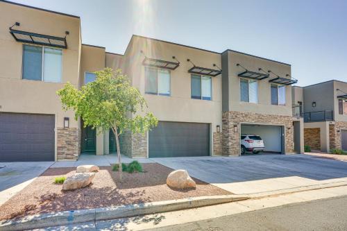 Moab House | Moab Vacation Rental Pool and Hot Tub Access!