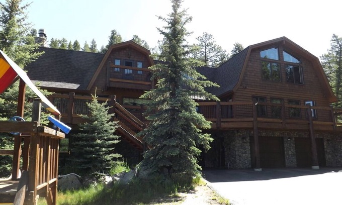 Little Valley House | Moak Lodge-Privately Situated Luxury Home in the Rockies