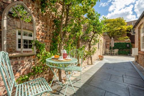 York Apartment | Moatside Gate