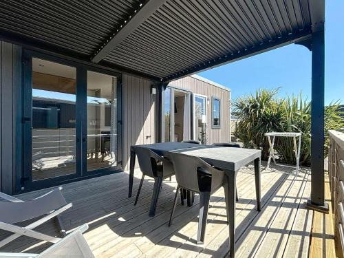 Jullouville-les-Pins House | Mobil-home 4* Grand Confort, 200m plage, piscine, fitness, parking, ménage inclus, Wi-Fi gratuit - FR-1-361A-75