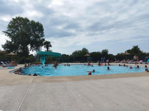 Saint-Hilaire-de-Riez Apartment | Mobil-home "Expression" bord de mer pour 4 personnes