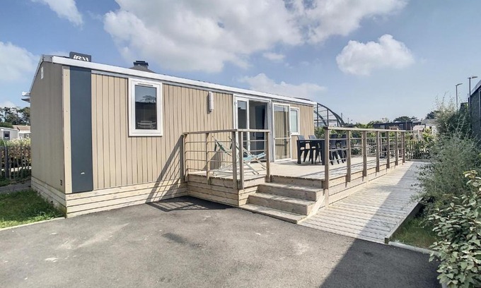 Jullouville-les-Pins House | Mobil-home PMR tout confort, 200m plage, piscine, 4 pers, 2 chambres, parking, wifi, ménage inclus - FR-1-361A-42