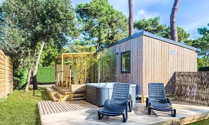 Carnac House | Mobil-home | Ultimate | 2 Ch. | 4 pers. | Raised terrace with Jacuzzi | A/C | TV
