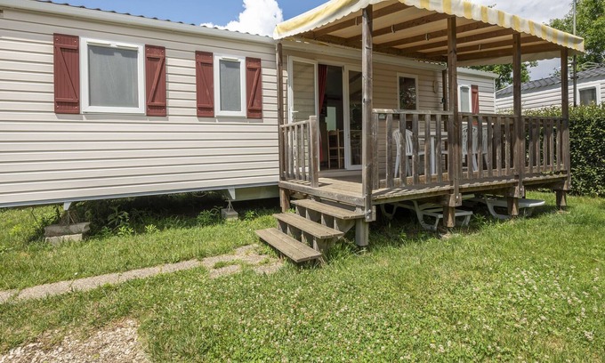 Veuzain-sur-Loire House | Mobile home in Centre-Val de Loire with pool