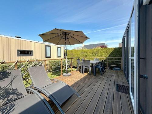 Jullouville-les-Pins House | Mobile-home Grand Confort 4 pers, 2 ch, 2 sdb, plage, piscine, fitness, terrasse - Jullouville - FR-1-361A-57