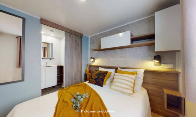 Gastes RV Rental | Mobile Home 'Gastes' with Shared Pool, Private Terrace and Air Conditioning