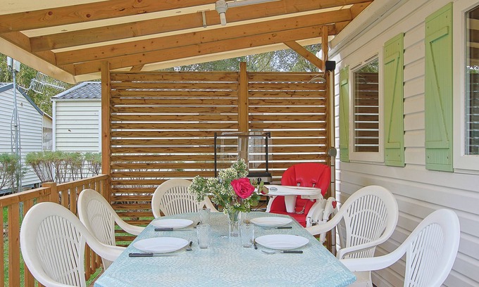 Angles RV Rental | Mobile Home "Le Marie Elodie 85" with 2 Shared Pools, Private Terrace & Wi-Fi