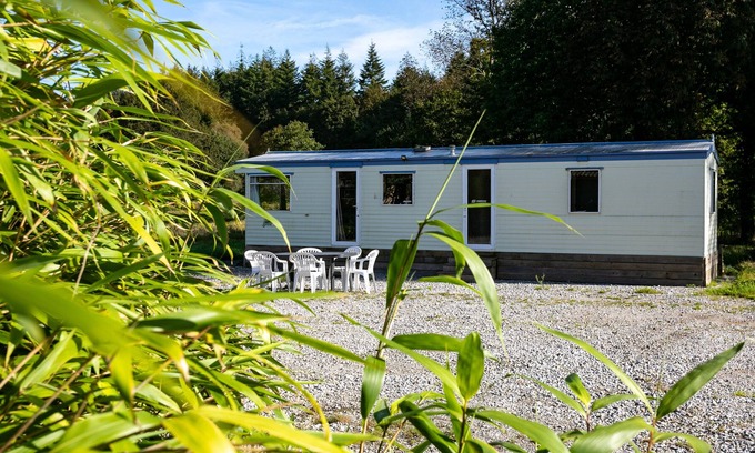 Canihuel House | Mobile Home 'Mobilhome Dans La Prairie' with Terrace, Garden & Wi-Fi