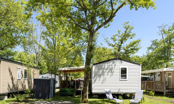 Capbreton RV Rental | Mobile Home 'Mobilhome Sauvage' with Private Terrace, Wi-Fi and Air Conditioning