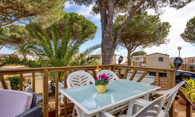 Perols House | Mobile Home "Tout Confort" with Shared Pool & Private Terrace