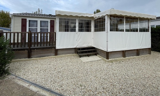 Marennes House | Mobilhome in a campsite with swimming pool facing the beach