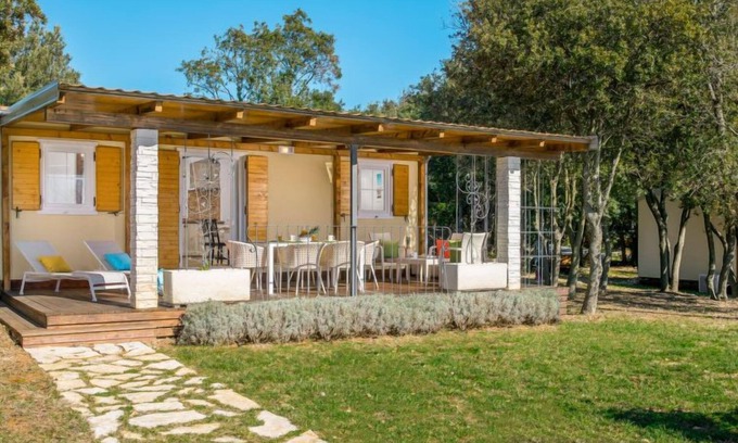 Bale House | Mobilhome Deluxe by Interhome