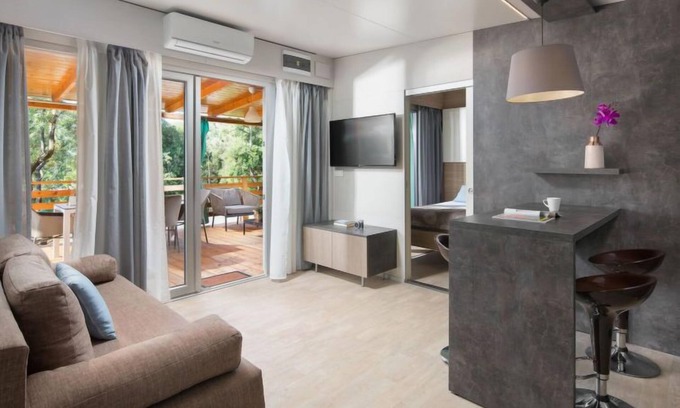 Bale House | Mobilhome Villa Prestige with jacuzzi by Interhome