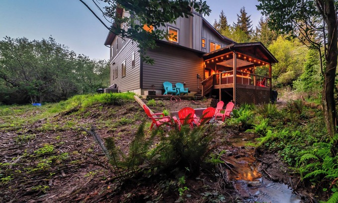 Port Orford Cabin | Mobley Myrtle Brook, secluded private retreat near beach. Pet friendly!
