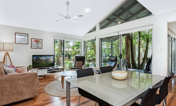 Boomerang Beach Apartment | Mobys Beach House # 11