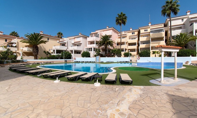 Chayofa Apartment | Modern 1 apartment with communal pool