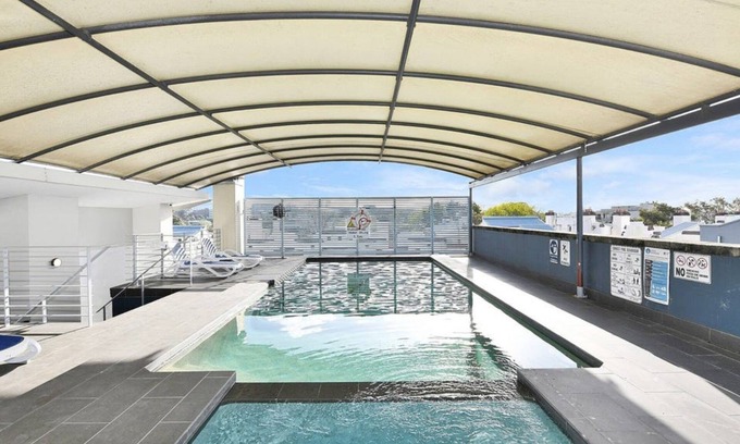 Darlington Apartment | Modern 1-Bed Apartment with Pool, Gym & Parking