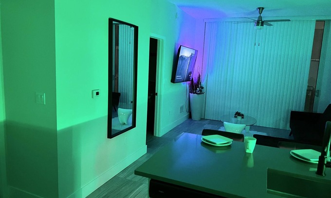 Dania Beach Condo | MODERN 1 BEDROOM 1 BATHROOM CONDO NEAR FLL AIRPORT