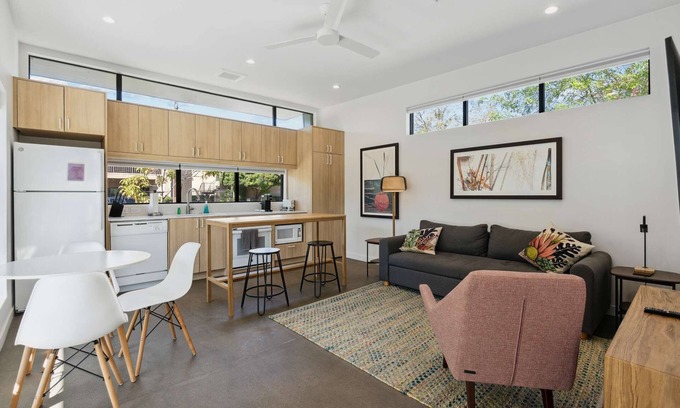 Camelback East Apartment | Modern 1-bedroom Apartment - 80 Walkscore!