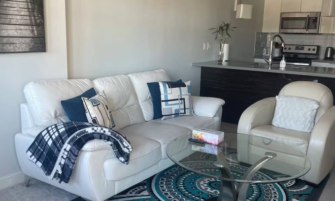 Downtown Calgary Apartment | Modern 1 Bedroom condo with riverview in Calagry