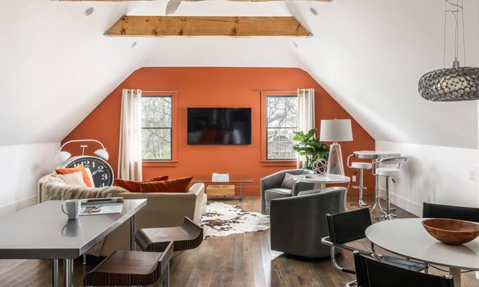 Eighth Avenue House | Modern 1 bedroom loft apartment centrally located