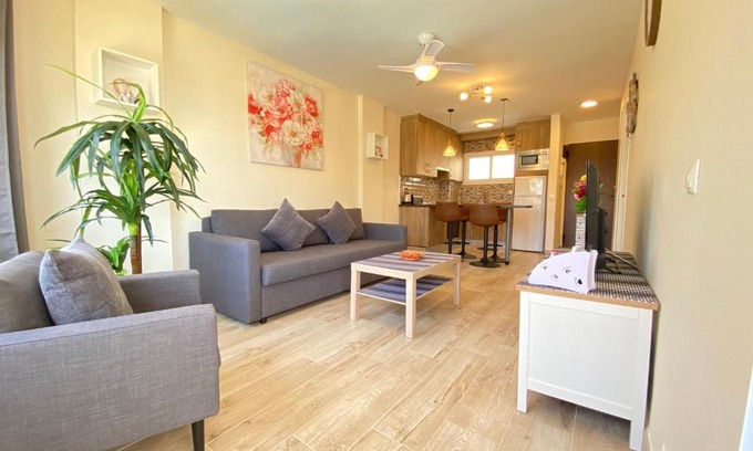 Torreblanca Apartment | Modern 1 Bedroom Seaside Apartment with Pool