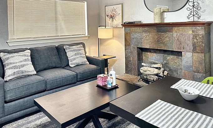 Central Oklahoma City Apartment | Modern 1-Bedroom Retreat | Steps from Plaza District #20C