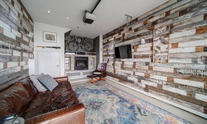 Wesley Heights House | Modern 1-BR Condo — Stylish Stay Near Uptown CLT!